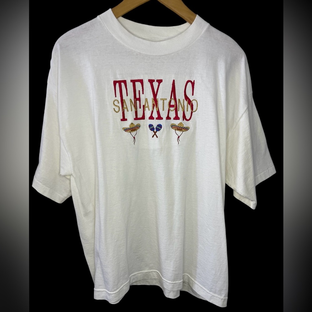Vintage embroidered San Antonio Texas t-shirt size medium